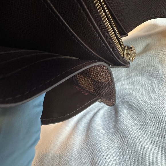 EUC: Louis Vuitton Sara Damier Ebene Long wallet. Very clean. Can use chain: - Picture 15 of 16